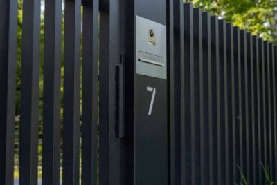 modernās žogas un vārti